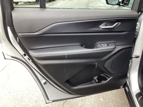 New 2025 Jeep Grand Cherokee L Altitude AWD/4WD image 18