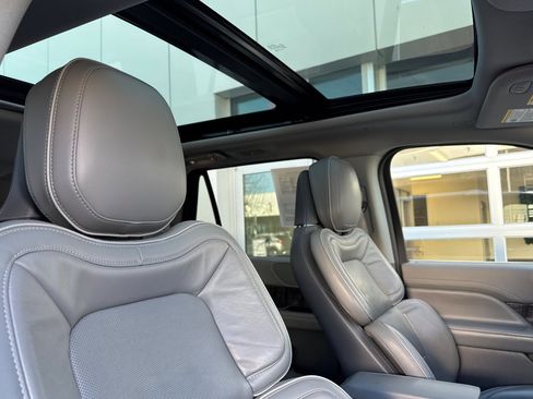 Used 2019 Lincoln Navigator L Reserve image 18
