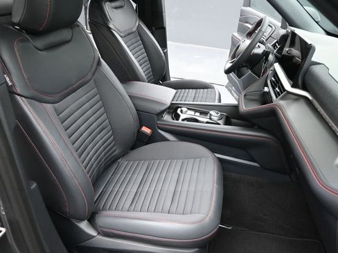 New 2026 Ford Explorer ST-Line image 29