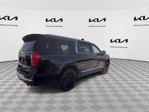 Used 2022 GMC Yukon XL Denali AWD/4WD image 9