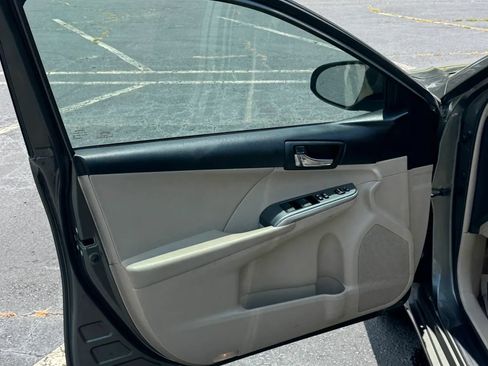 Used 2012 Toyota Camry XLE w/ Leather Pkg FWD image 14