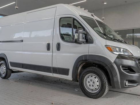 Used 2025 RAM ProMaster 2500 w/ Convenience Group FWD image 12