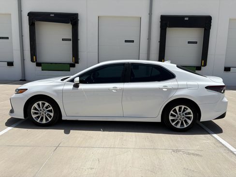 Used 2021 Toyota Camry LE FWD image 6