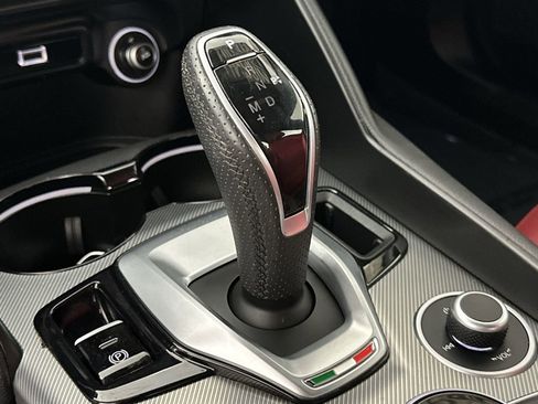 Used 2023 Alfa Romeo Giulia Veloce image 24