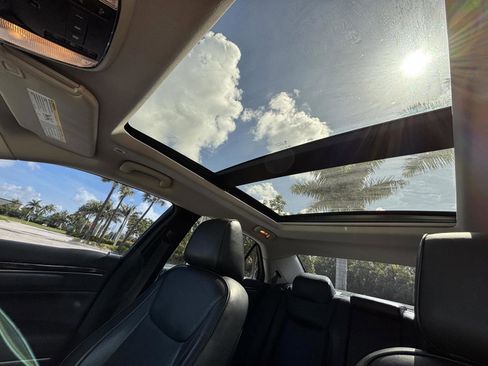 Used 2019 Chrysler 300 Limited image 9