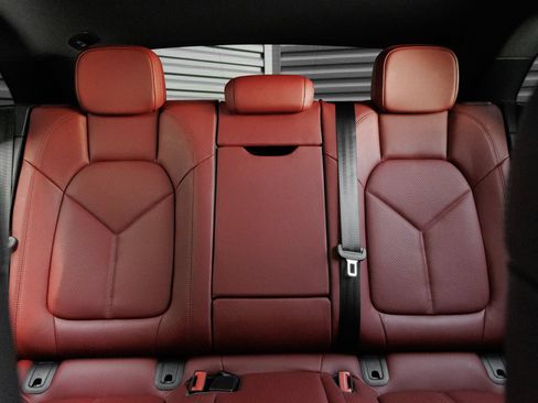 Certified 2026 Porsche Macan AWD/4WD image 21