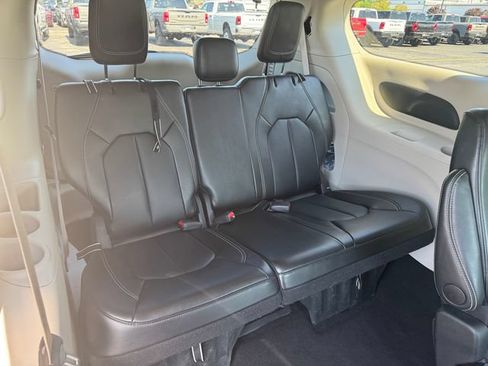 Certified 2024 Chrysler Pacifica Touring-L FWD image 16