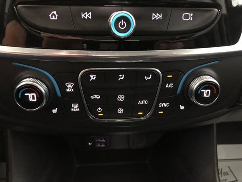 Used 2021 Chevrolet Traverse RS AWD/4WD image 19