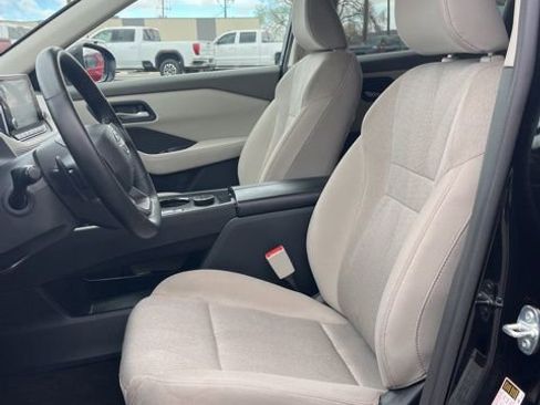 Used 2025 Nissan Rogue SV AWD/4WD image 32