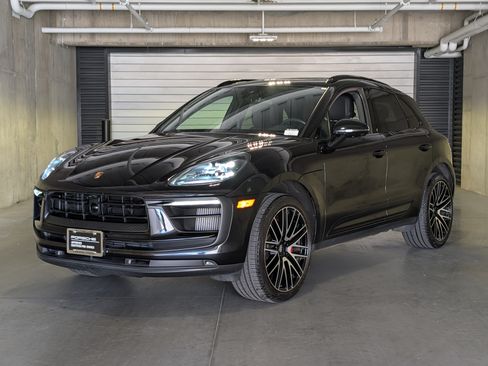 Certified 2022 Porsche Macan S AWD/4WD image 1