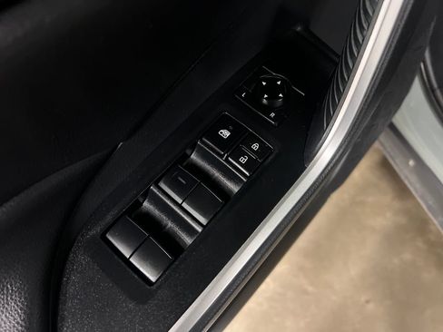Used 2019 Toyota RAV4 XLE AWD/4WD image 16