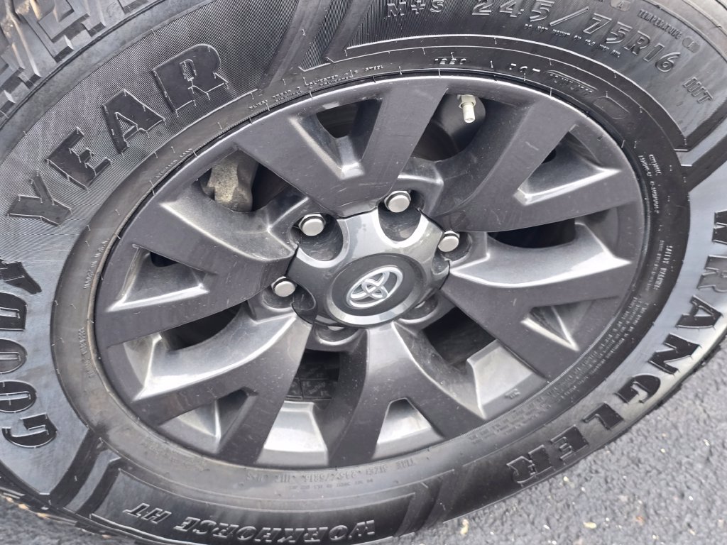 Certified 2021 Toyota Tacoma SR5 AWD/4WD image 20