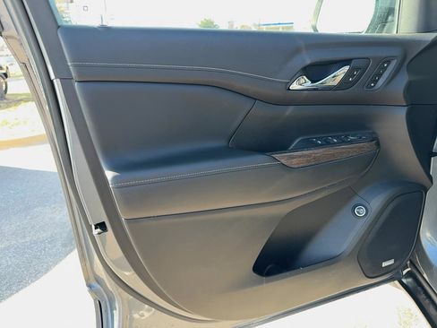 Used 2020 GMC Acadia Denali w/ Technology Package image 8