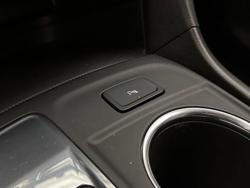 Used 2022 Chevrolet Equinox LT w/ Driver Convenience Package image 18