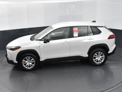 Used 2025 Toyota Corolla Cross L FWD image 29