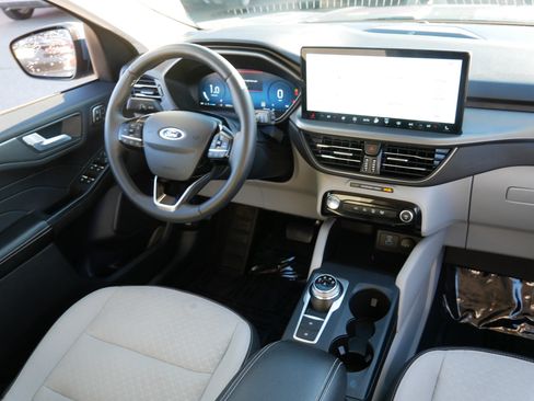 Used 2023 Ford Escape Active w/ Tech Pack #2 AWD/4WD image 9