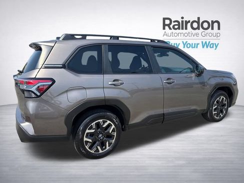 Used 2025 Subaru Forester Premium AWD/4WD image 7