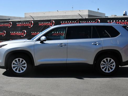 Used 2024 Toyota Grand Highlander FWD image 4