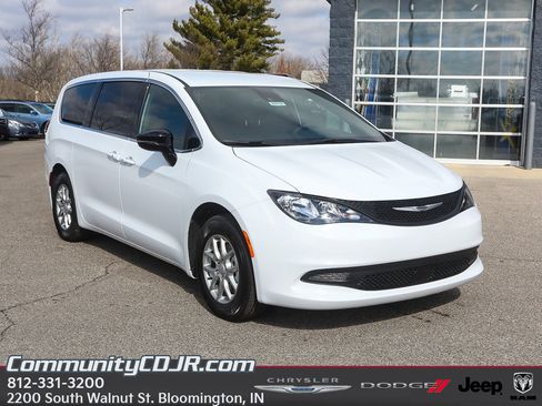 New 2026 Chrysler Voyager LX image 8