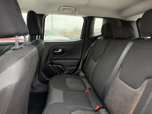 Used 2023 Jeep Renegade Latitude AWD/4WD image 6