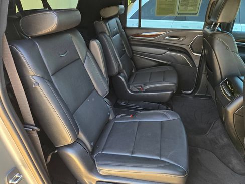 Used 2023 Cadillac Escalade ESV Luxury RWD image 27