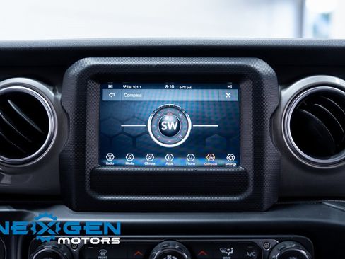 Used 2020 Jeep Wrangler Unlimited Sahara image 11