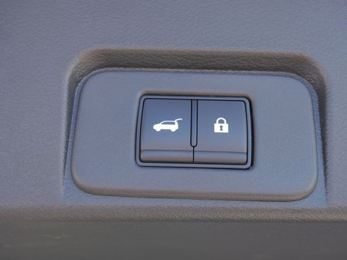 Used 2023 Nissan Rogue SV w/ SV Premium B Package image 18