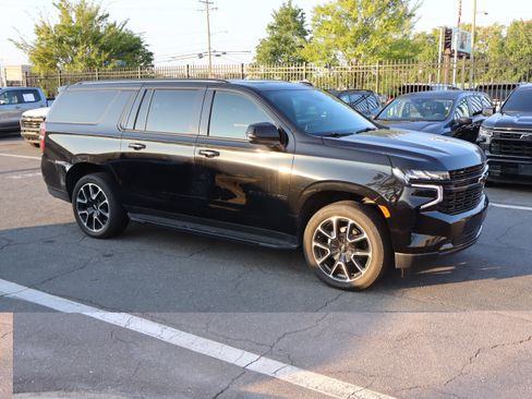 Used 2024 Chevrolet Suburban RST w/ Luxury Package AWD/4WD image 2