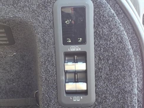 Used 2025 Land Rover Range Rover Long Wheelbase SE image 14