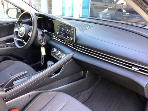 Used 2023 Hyundai Elantra SE FWD image 34