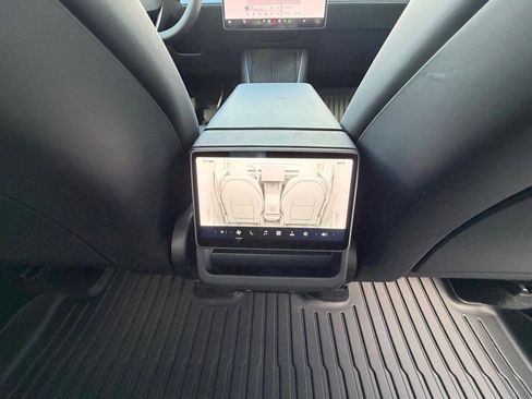 Used 2026 Tesla Model Y Long Range AWD/4WD image 21