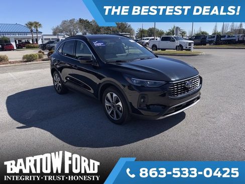 Used 2025 Ford Escape Platinum w/ Premium Technology Package image 3