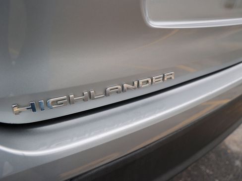 Used 2020 Toyota Highlander XLE FWD image 10