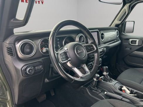 Used 2021 Jeep Wrangler Unlimited Sahara w/ Uconnect 4C Nav & Sound Group image 27