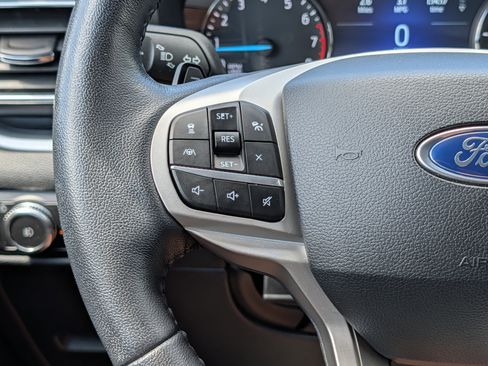 Used 2020 Ford Explorer XLT w/ Equipment Group 202A image 25