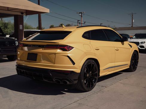 Used 2021 Lamborghini Urus AWD/4WD image 4