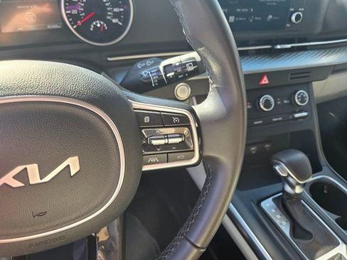 Used 2024 Kia Carnival LX image 15