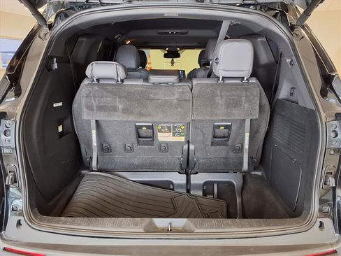 Used 2022 Toyota Sienna XLE Woodland Edition image 16
