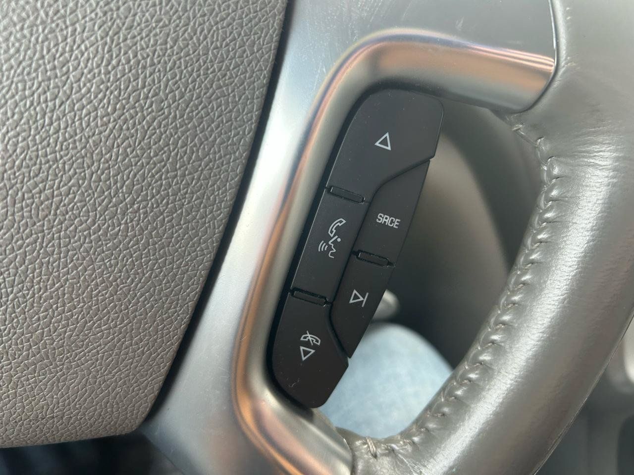 Used 2015 GMC Acadia SLE FWD image 20