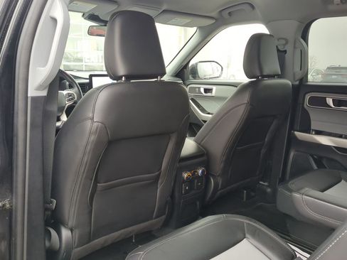 Certified 2022 Ford Explorer XLT w/ XLT Sport Appearance Package image 22