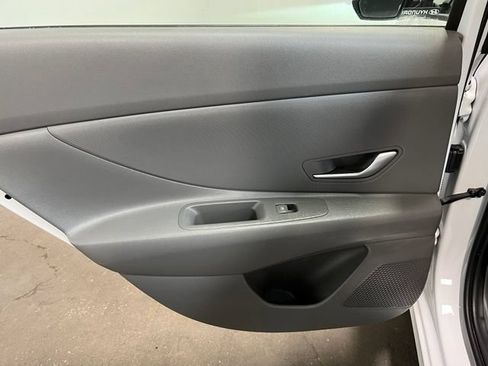 Used 2024 Hyundai Elantra SEL FWD image 16