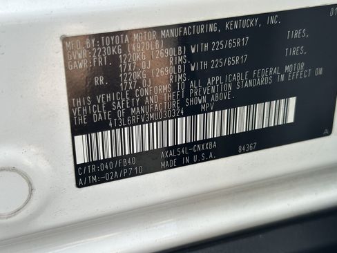 Certified 2021 Toyota RAV4 LE AWD/4WD image 32