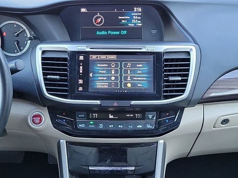 Used 2017 Honda Accord Touring image 15