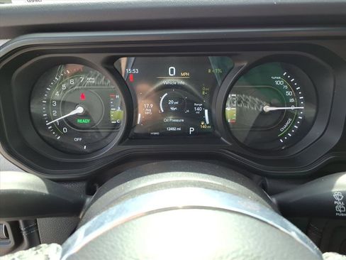 Used 2025 Jeep Wrangler Unlimited Sahara AWD/4WD image 24