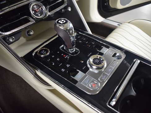 Certified 2020 Bentley Flying Spur W12 image 34