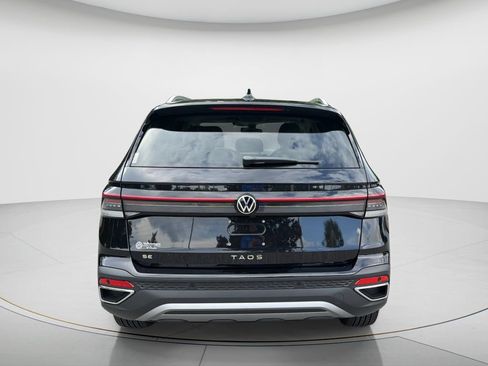 New 2026 Volkswagen Taos SE FWD image 7