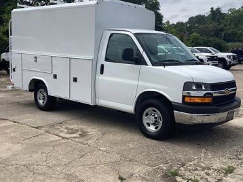 New 2025 Chevrolet Express 3500 w/ Power Convenience Package image 3