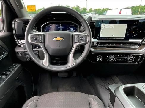 Used 2024 Chevrolet Silverado 1500 LT AWD/4WD image 9