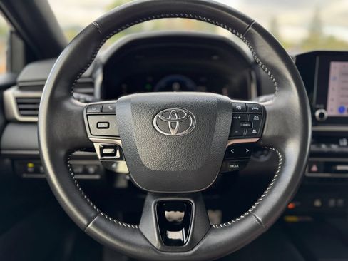 Used 2025 Toyota Camry SE FWD image 14