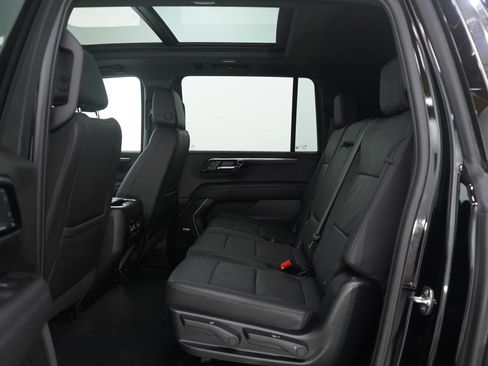 Used 2025 Chevrolet Suburban LT w/ Comfort Package image 21